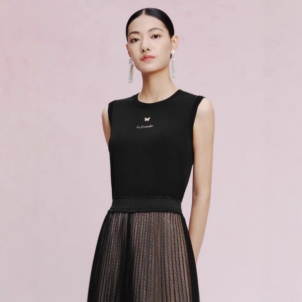 拉珂D专柜同款2025春夏新款女装短款蝴蝶图案时尚针织背心圆领