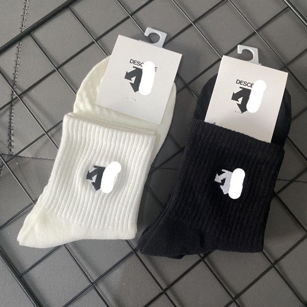 春夏款运动袜刺绣棉袜户外吸汗透气休闲时尚跑步健身潮流中筒袜子