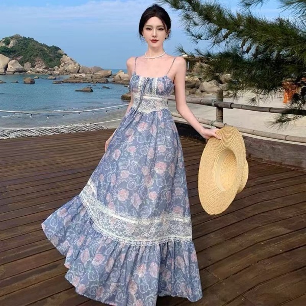 2025法式古着设计感小众蕾丝收腰吊带海边度假蓝色碎花长裙子