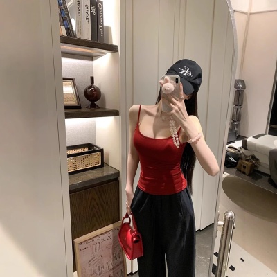 诗之韵高品质白色不透吊带！肩带可调节！胸垫可拆卸！百搭不挑人