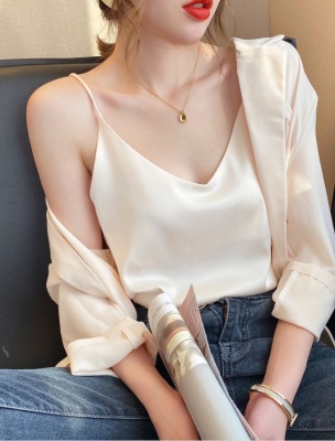 缎面仿真丝吊带背心女春夏季内搭绸缎V领宽松显瘦内搭打底衫批发