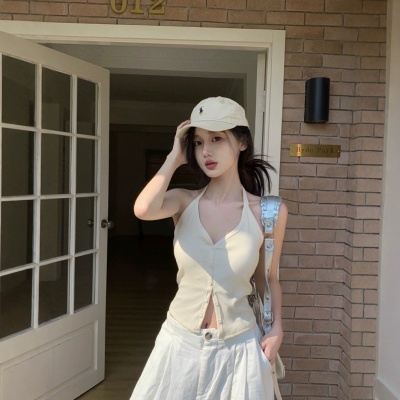 8120#开春新款V领挂脖带胸垫背心纽扣设计百搭性感内搭外穿上衣女