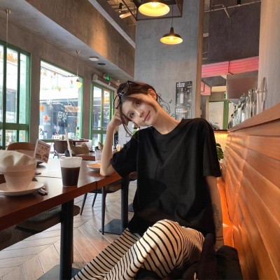 简约白色休闲基础款短袖T恤女装早春慵懒风圆领宽松显瘦套头上衣